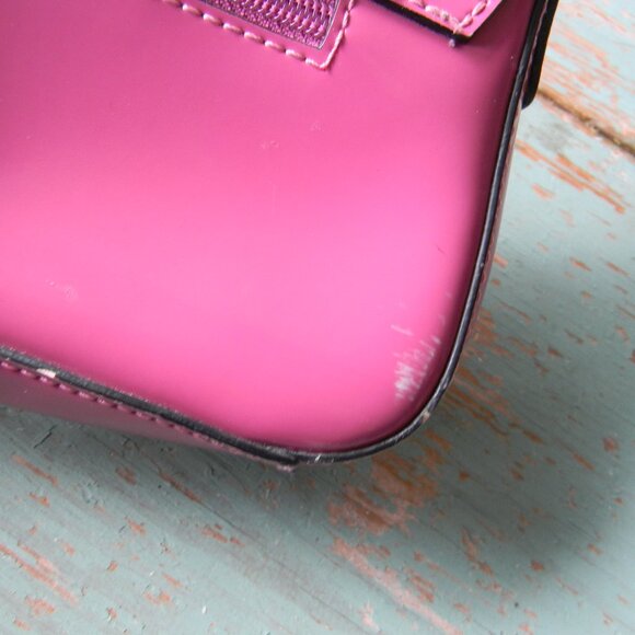 GUESS Y2K VINTAGE PINK PATENT GORGEOUS BAGUETTE SHOULDER BAG 90'S GORGEOUS! - Picture 7 of 8